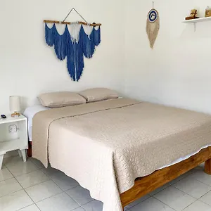 Cómodo Estudio Cerca Del Aeropuerto Y Centro De Apartamento